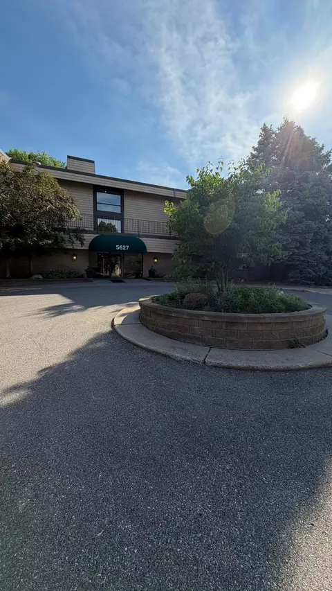 5627 Green Circle Dr #219, Hopkins, MN 55343