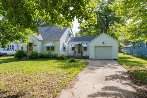 705 N Carver St, Winthrop, MN 55396