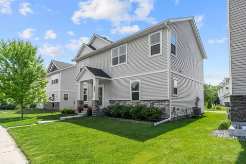 3006 Hemingway Dr, Chaska, MN 55318