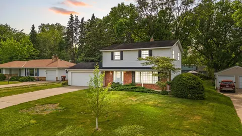 2195 Burr St N, Maplewood, MN 55117