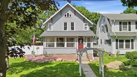 828 Baker Ave, Mankato, MN 56001