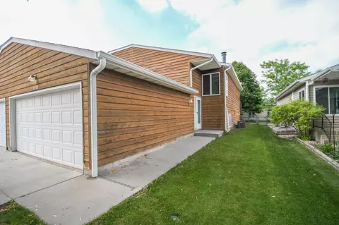 1513 28th Ave S, Fargo, ND 58103
