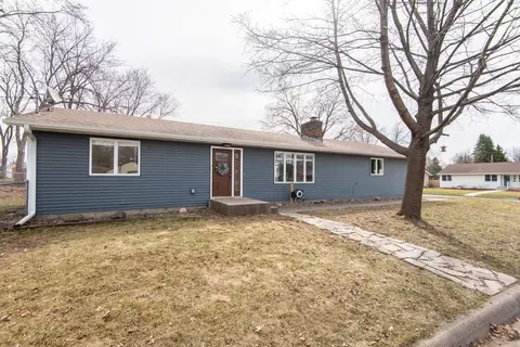 842 4th St W, Hastings, MN 55033