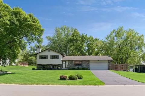 10435 Buckingham Dr, Eden Prairie, MN 55347