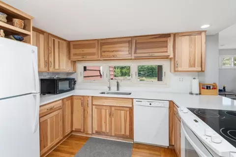 Kitchen - 2260 Old Post Rd, Independence, MN 55359 photo 2 of 3