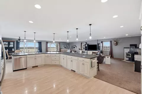 Kitchen - 15682 150th St, Osakis, MN 56360 photo 2 of 3