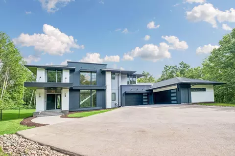 10371 Andrea Trl, Inver Grove Heights, MN 55077