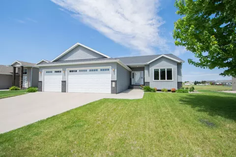 5467 47th Ave S, Fargo, ND 58104