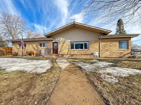 979 S Prairie Ave, Fairmont, MN 56031