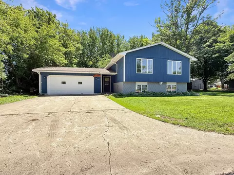 513 E Ciro St, Truman, MN 56088