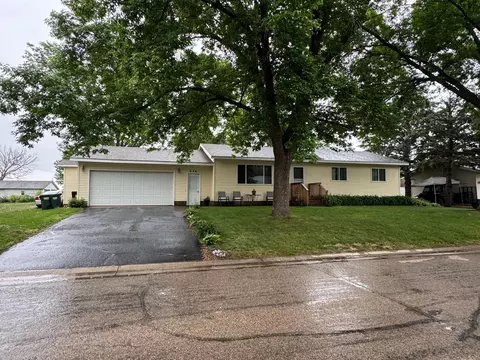 516 Nelson Ave, Belgrade, MN 56312