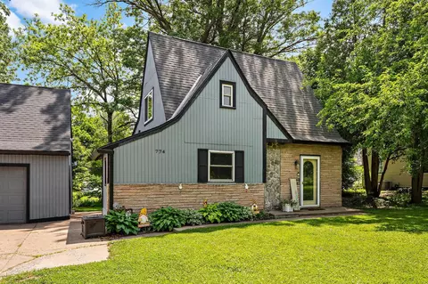 774 Roselawn Ave E, Maplewood, MN 55117