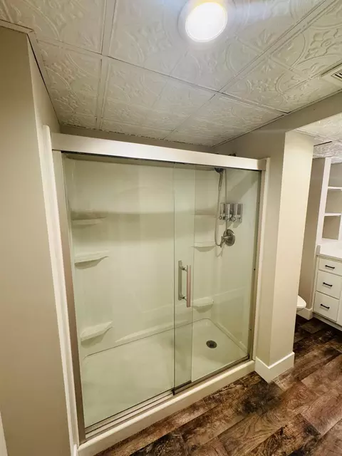 Bath - 1647 Marsh Ave, Maple Plain, MN 55359 photo 2 of 4