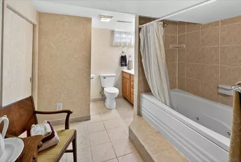 Bath - 8625 Burr Oak Ln, Maple Plain, MN 55359 photo 3 of 4