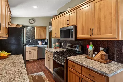 Kitchen - 8625 Burr Oak Ln, Maple Plain, MN 55359 photo 3 of 5
