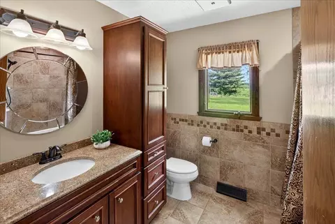 Bath - 8625 Burr Oak Ln, Maple Plain, MN 55359 photo 1 of 4