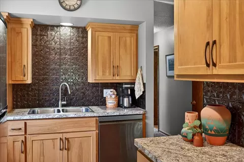 Kitchen - 8625 Burr Oak Ln, Maple Plain, MN 55359 photo 4 of 5