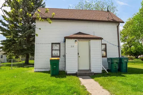 219 5th Ave NE, Mayville, ND 58257