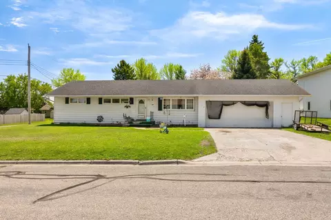 1009 8th St, Portland, ND 58274