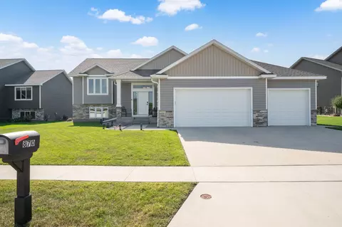 870 Portsmith Dr NW, Rochester, MN 55901