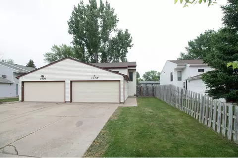 1907 29th Ave S, Fargo, ND 58103