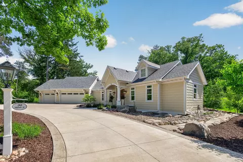 94 Neptune St, Mahtomedi, MN 55115