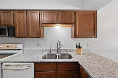 Kitchen - 4664 Ridge Cliff Dr, Eagan, MN 55122 photo 2 of 2