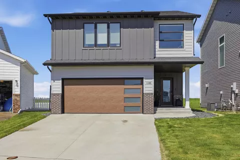 1186 Albert Ct W, West Fargo, ND 58078