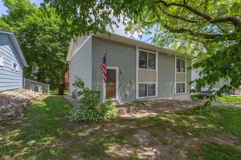 1401 Autumn Dr, Faribault, MN 55021