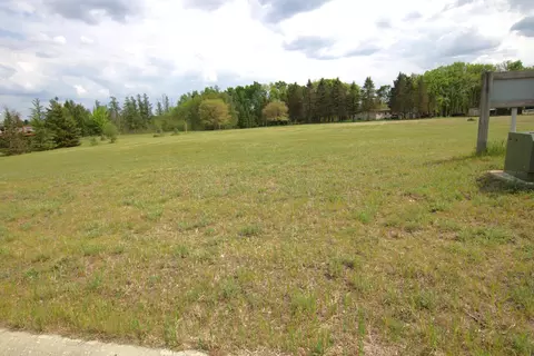 408 Spruce Dr, Staples, MN 56479