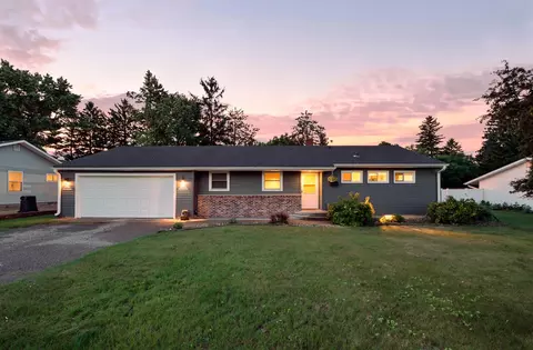 907 Fairfield Rd, New Richmond, WI 54017