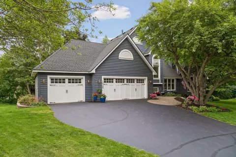 10730 Spoon Rdg, Eden Prairie, MN 55347