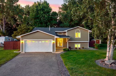1136 Minnesota St S, Shakopee, MN 55379