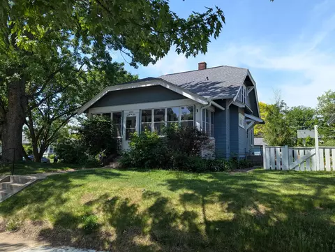 1111 Lane Pl, Saint Paul, MN 55106