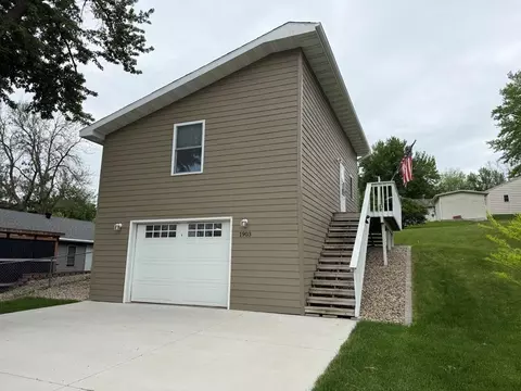 1903 Mark Dr, Albert Lea, MN 56007