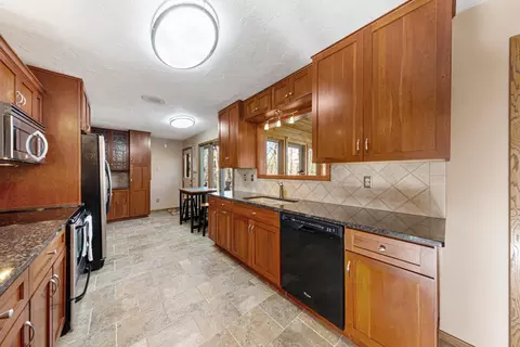 Kitchen - 16975 Douglas Ave, Faribault, MN 55021 photo 3 of 11