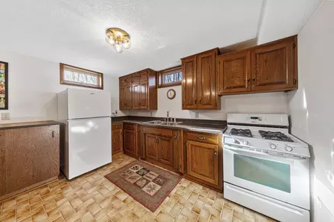 Kitchen - 16975 Douglas Ave, Faribault, MN 55021 photo 10 of 11