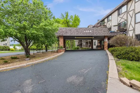 1304 W Medicine Lake Dr #308, Plymouth, MN 55441