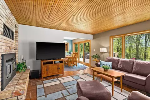 Living - 5558 E Grandview Rd, Proctor, MN 55810 photo 2 of 4
