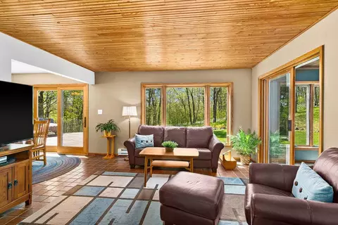 Living - 5558 E Grandview Rd, Proctor, MN 55810 photo 3 of 4