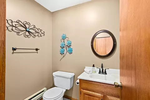 Bath - 5558 E Grandview Rd, Proctor, MN 55810 photo 1 of 3
