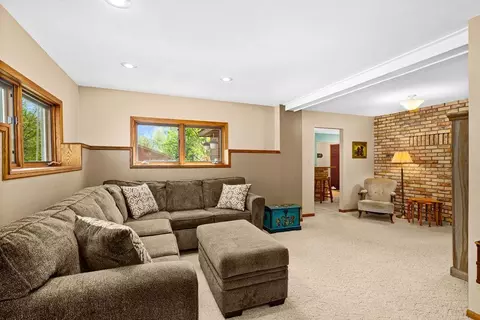 Living - 5558 E Grandview Rd, Proctor, MN 55810 photo 4 of 4