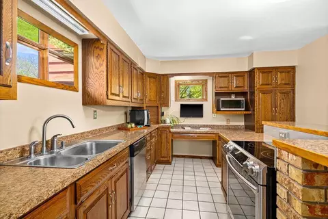Kitchen - 5558 E Grandview Rd, Proctor, MN 55810 photo 4 of 4