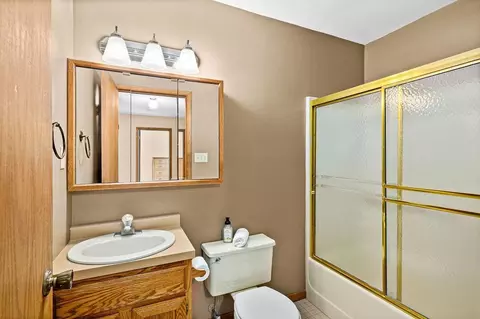 Bath - 5558 E Grandview Rd, Proctor, MN 55810 photo 3 of 3
