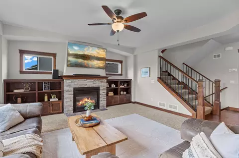 1858 Laramee Ln, Hugo, MN 55038
