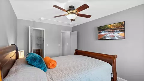 Bedroom - 4397 Wilshire Blvd #E305, Mound, MN 55364 photo 3 of 4