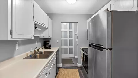 Kitchen - 4397 Wilshire Blvd #E305, Mound, MN 55364 photo 5 of 6