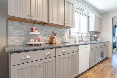 Kitchen - 304 E James St Byp, Ely, MN 55731 photo 3 of 3