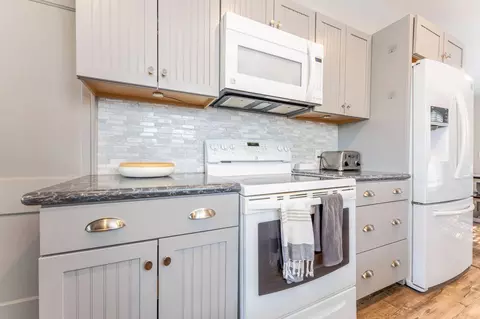 Kitchen - 304 E James St Byp, Ely, MN 55731 photo 2 of 3