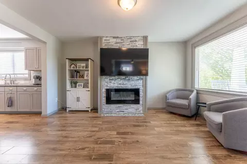 Living - 304 E James St Byp, Ely, MN 55731 photo 3 of 4